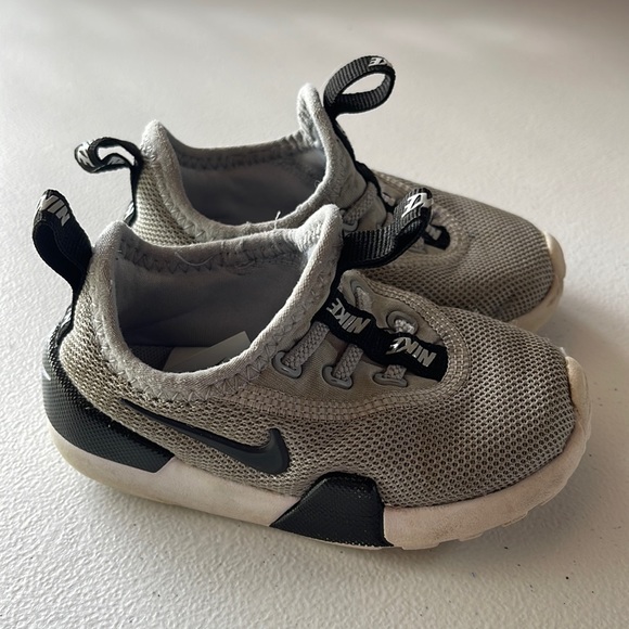 Nike - toddler shoe - Picture 1 of 4